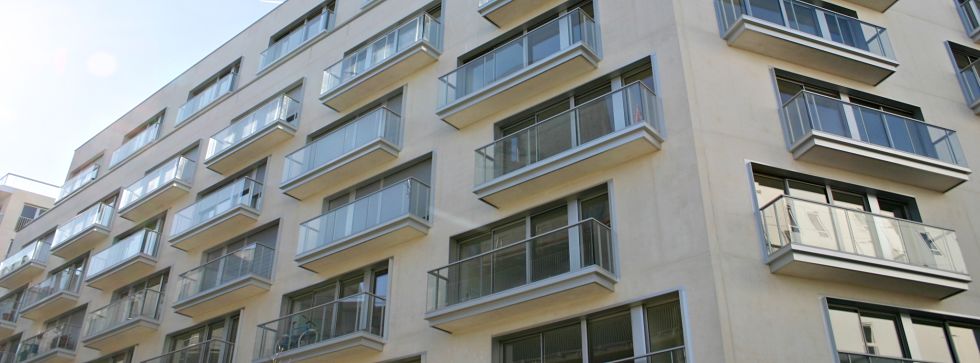 Façade en béton blanc